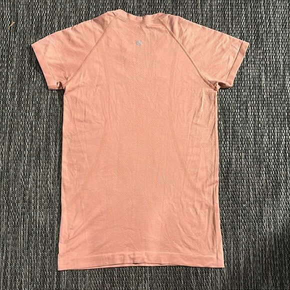 Lululemon Swiftly Tech Short Sleeve 2.0 - Picture 2 of 5